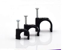 Скоба 7мм круглая пластиковая -черная HLT | код 084-07-414 | HLT