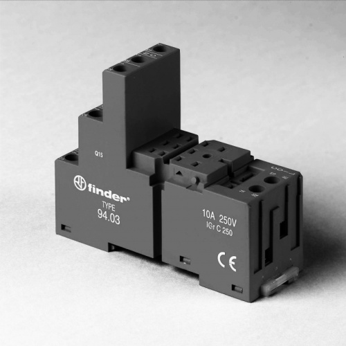 Розетка с винтовыми клеммами (с зажимной клетью) для реле 55.33, таймера 85.03, применяются модули 86.00, 99.02, в комплекте металлическая клипса 094.71, версия: черный цвет (заказ минимум/кратно 1000шт) | код 94030SMA | FINDER